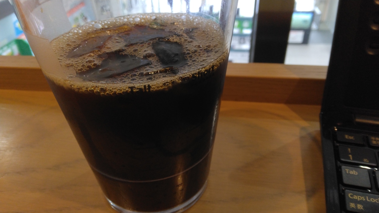 カフェのアイスコーヒーで気分転換